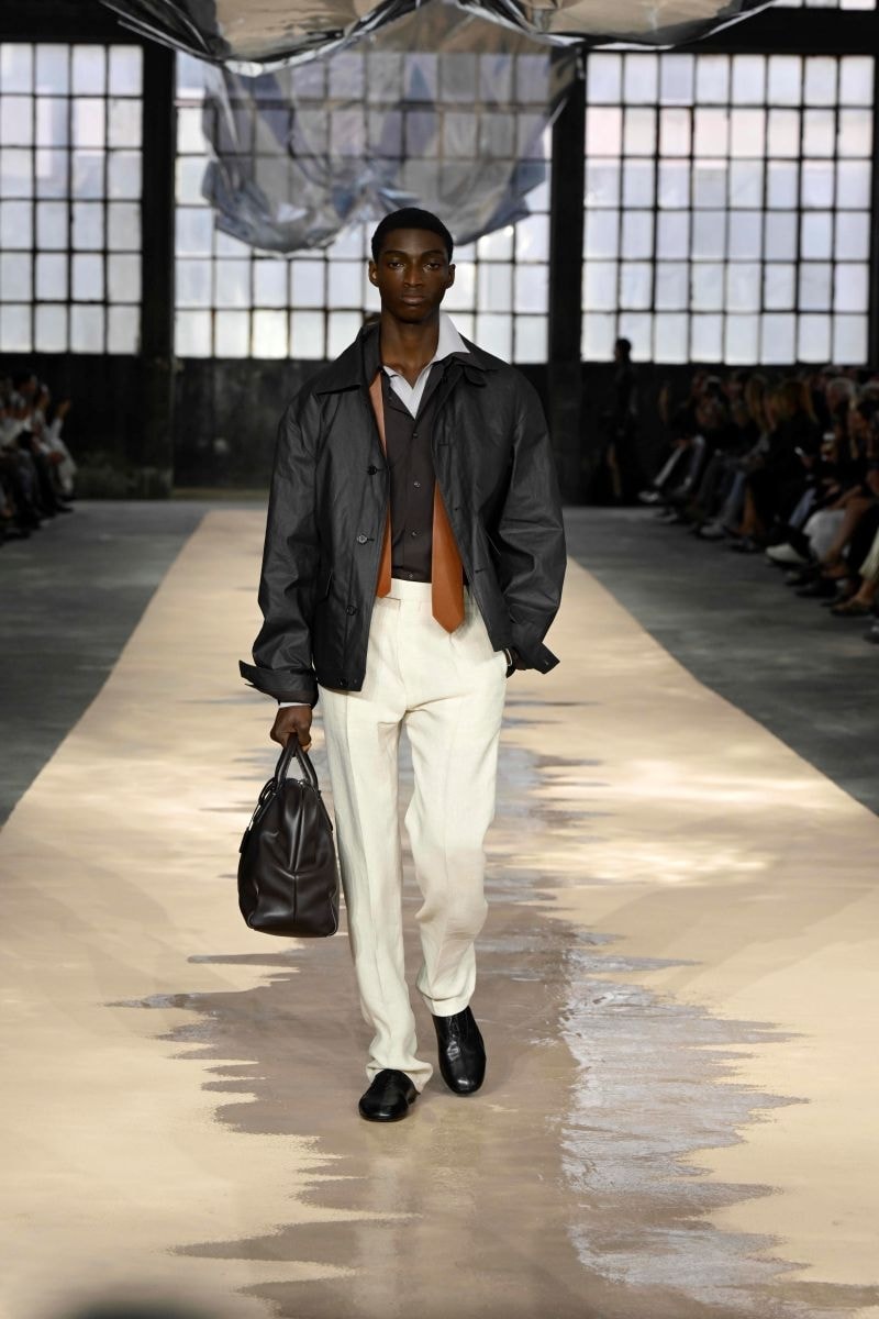 Un look Boss spring/summer 2026 (ph Francesc Ten/MFF)