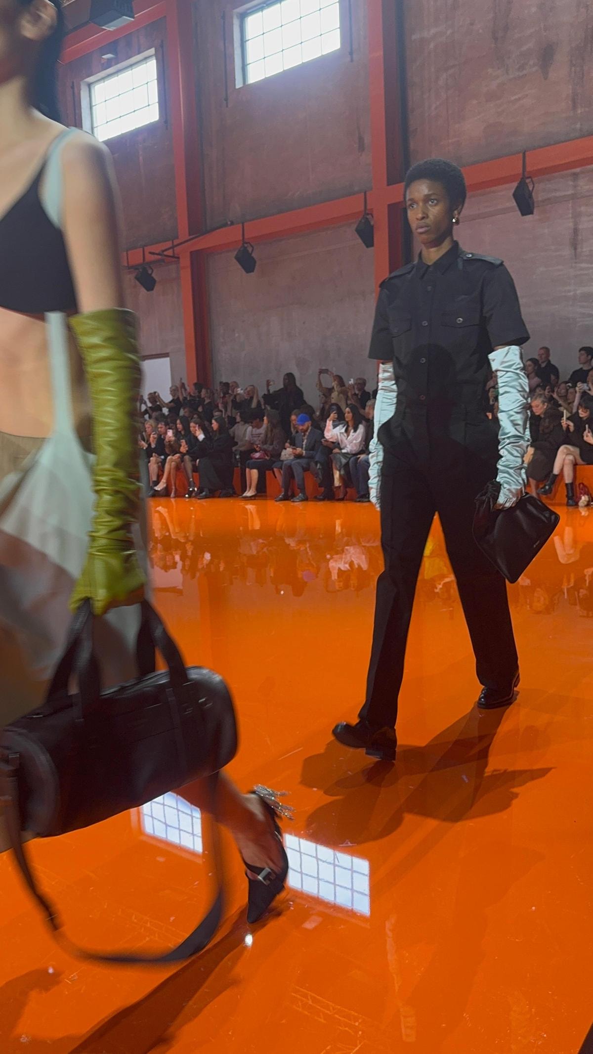 Un momento della sfilata Prada spring-summer 2026 (foto Stefano Roncato)
