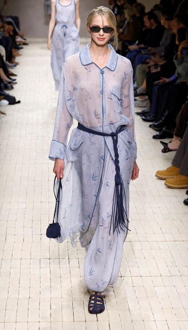 Una proposta Emporio Armani primavera-estate 2026 (ph Francesc Ten/MFF)