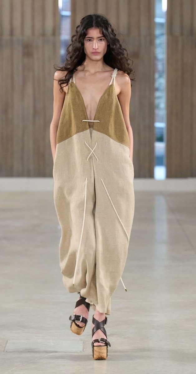 Un look Moschino spring-summer 2026 (ph Francesc Ten/MFF)