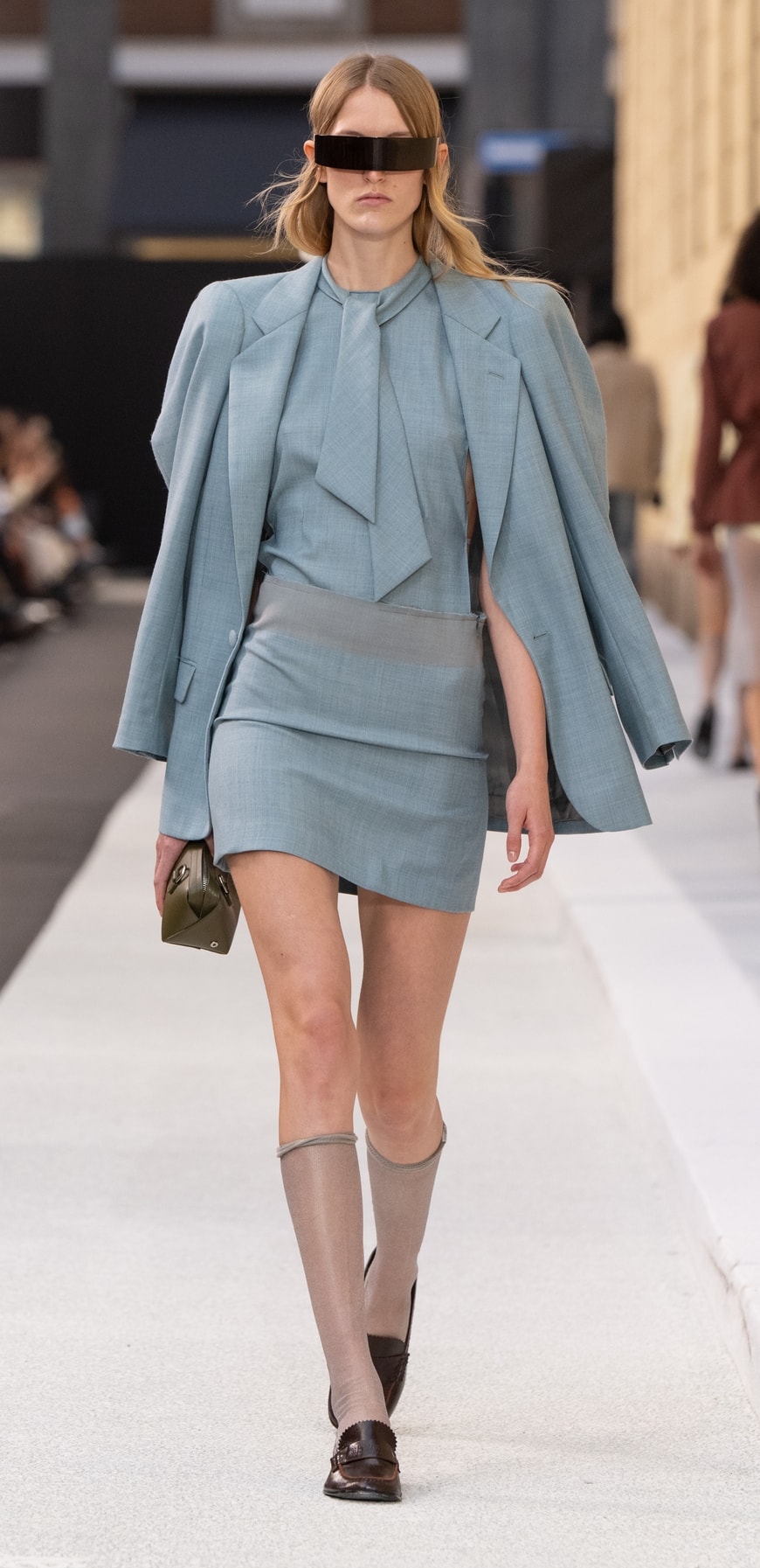 Un look MM6 Maison Margiela primavera-estate 2026 (courtesy MM6 Maison Margiela)