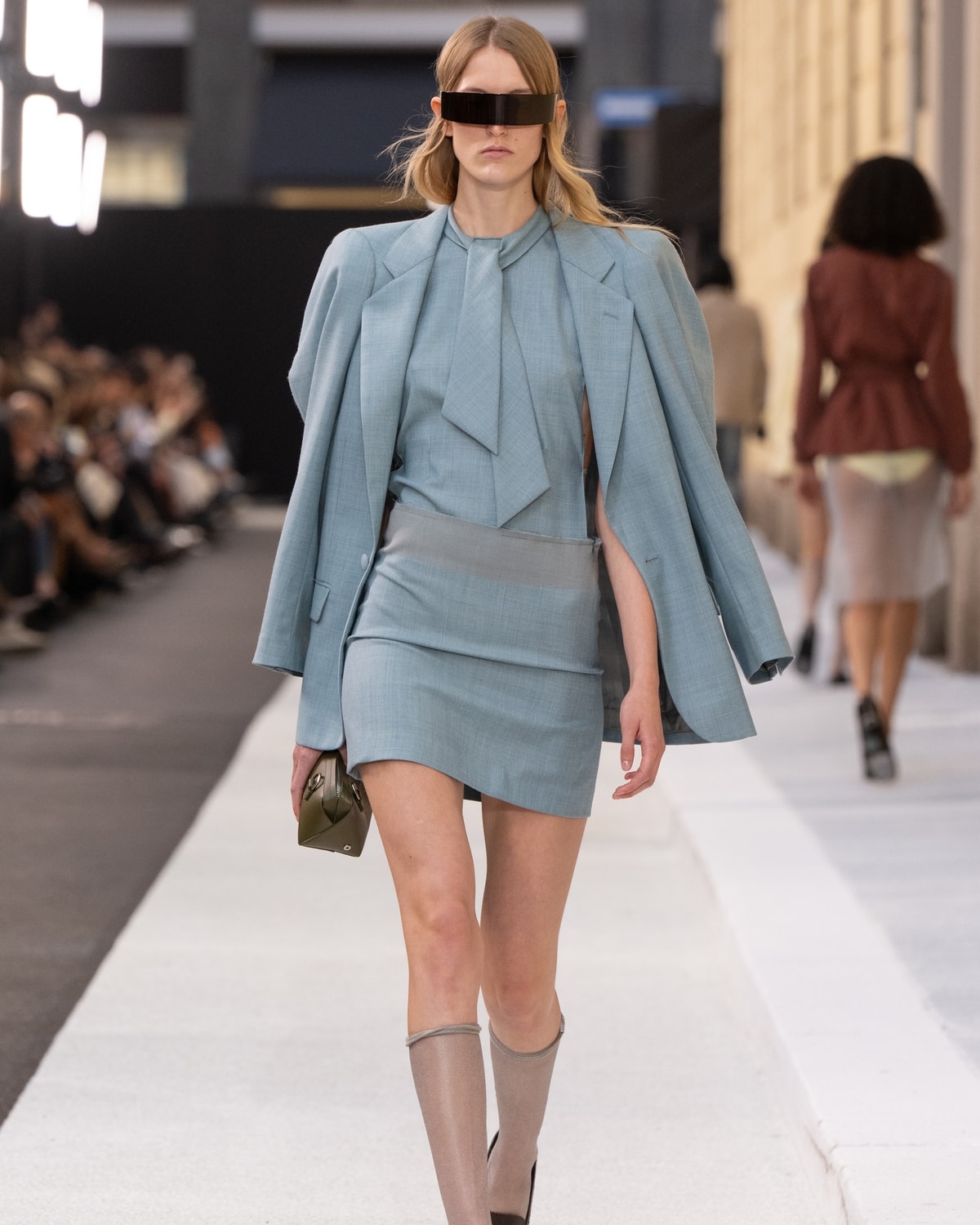 Un look MM6 Maison Margiela primavera-estate 2026 (courtesy MM6 Maison Margiela)