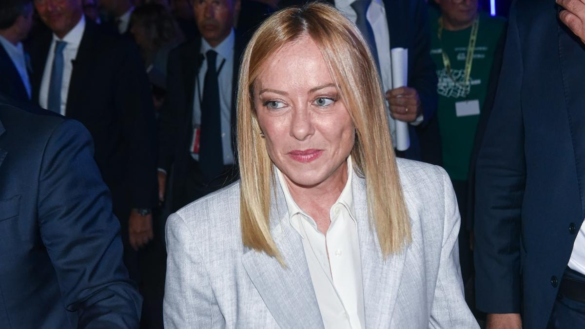 Meloni accelera sul Piano Casa: giovani coppie, alloggi popolari, riforma degli affitti