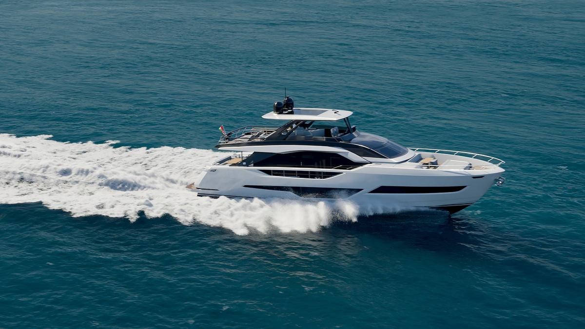 Ferretti Yachts 800: flybridge da sogno e comfort da superyacht