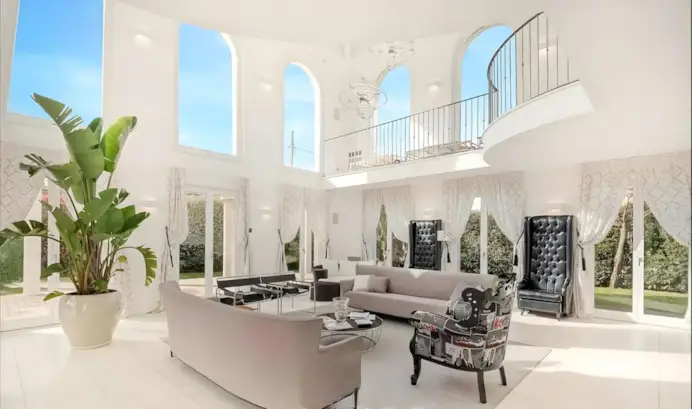 L'interno della villa in vendita da Gran Toscana Properties.