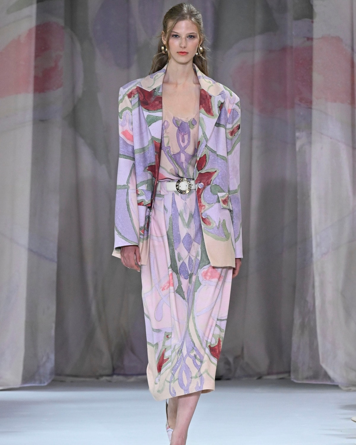 Un outfit Laura Biagiotti primavera-estate 2026 (foto Francesc Ten/MFF)