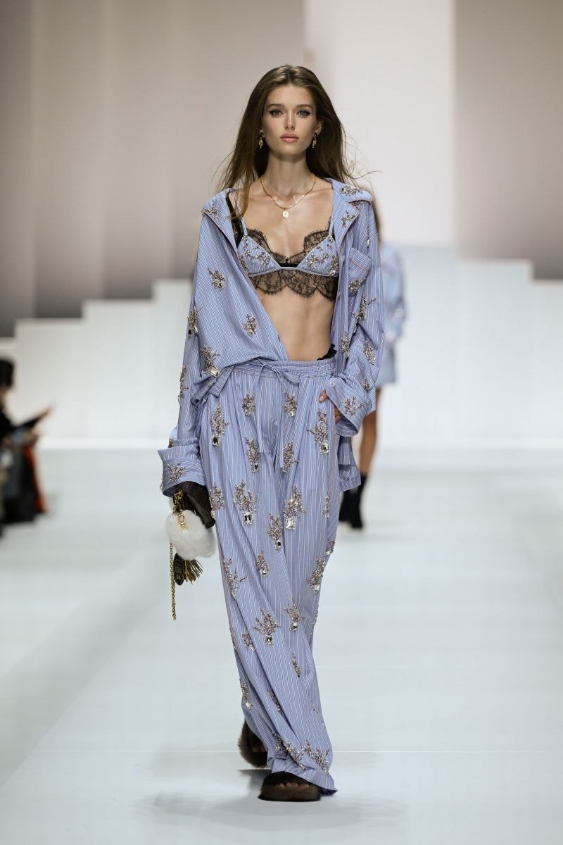 Un look Dolce&Gabbana spring-summer 2026 (foto Francesc Ten/MFF)