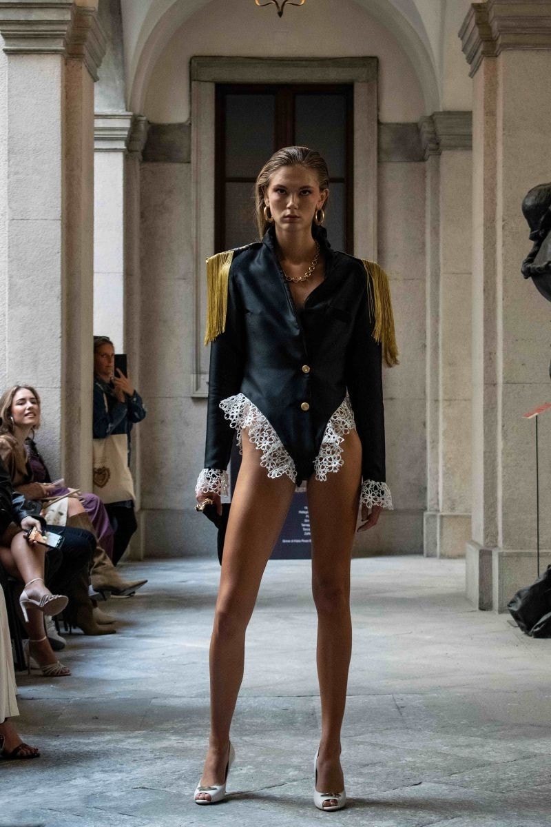 Un look della sfilata '48 break to be by Mp moda international fashion school (courtesy Mp moda international fashion school)