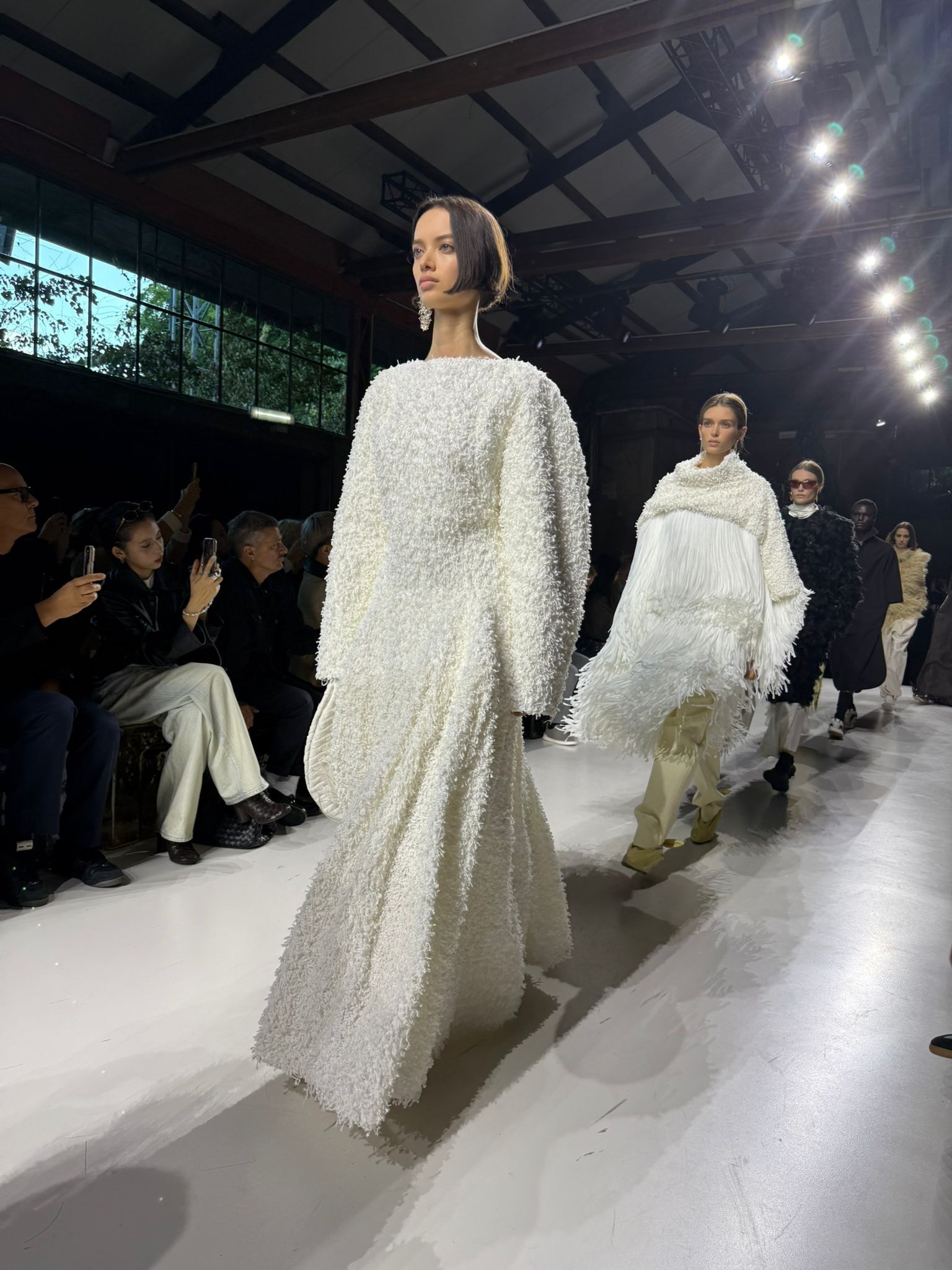 Il finale della sfilata di Bottega Veneta spring-summer 2026 (ph Tommaso Palazzi)