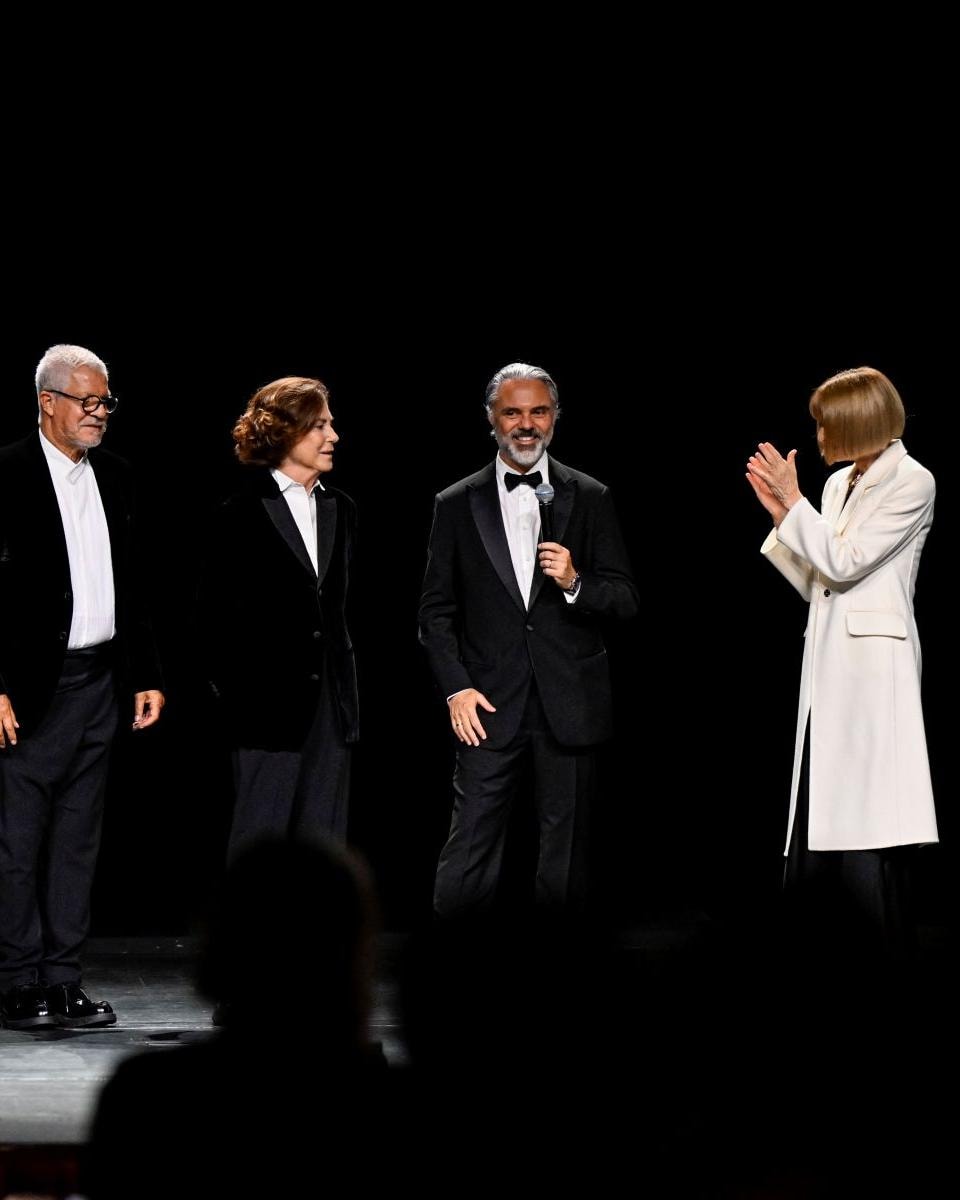 Da sinistra, Leo Dell'Orco, Silvana Armani, Andrea Camerana e Anna Wintour (courtesy Cnmi-Camera Nazionale della Moda Italiana)