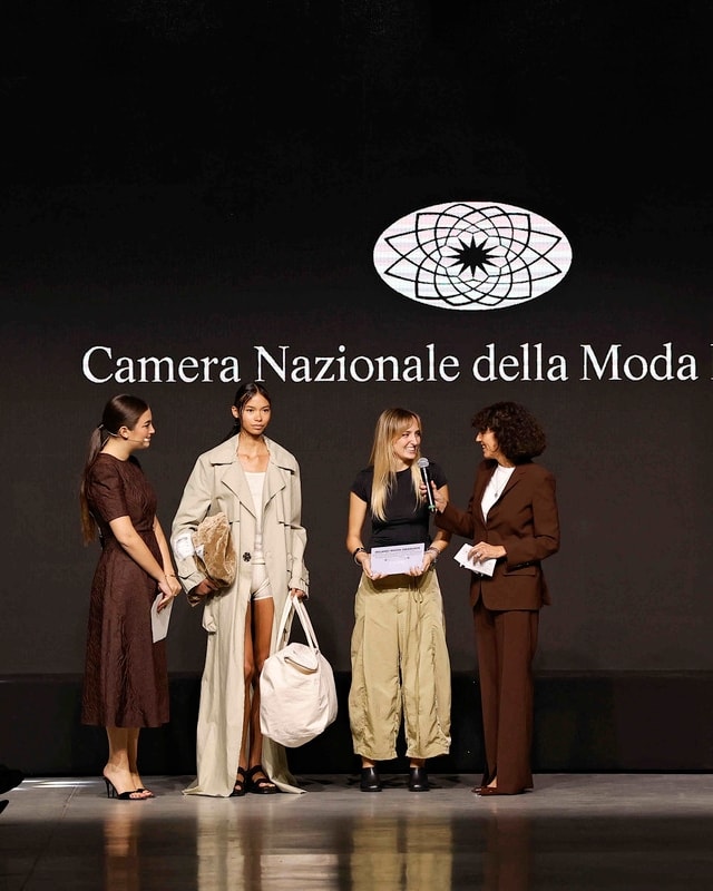 Francesca Bellettini assieme ad Annachiara Rabito, vincitrice di Milano moda graduate 2025 (foto Francesc Ten/MFF)