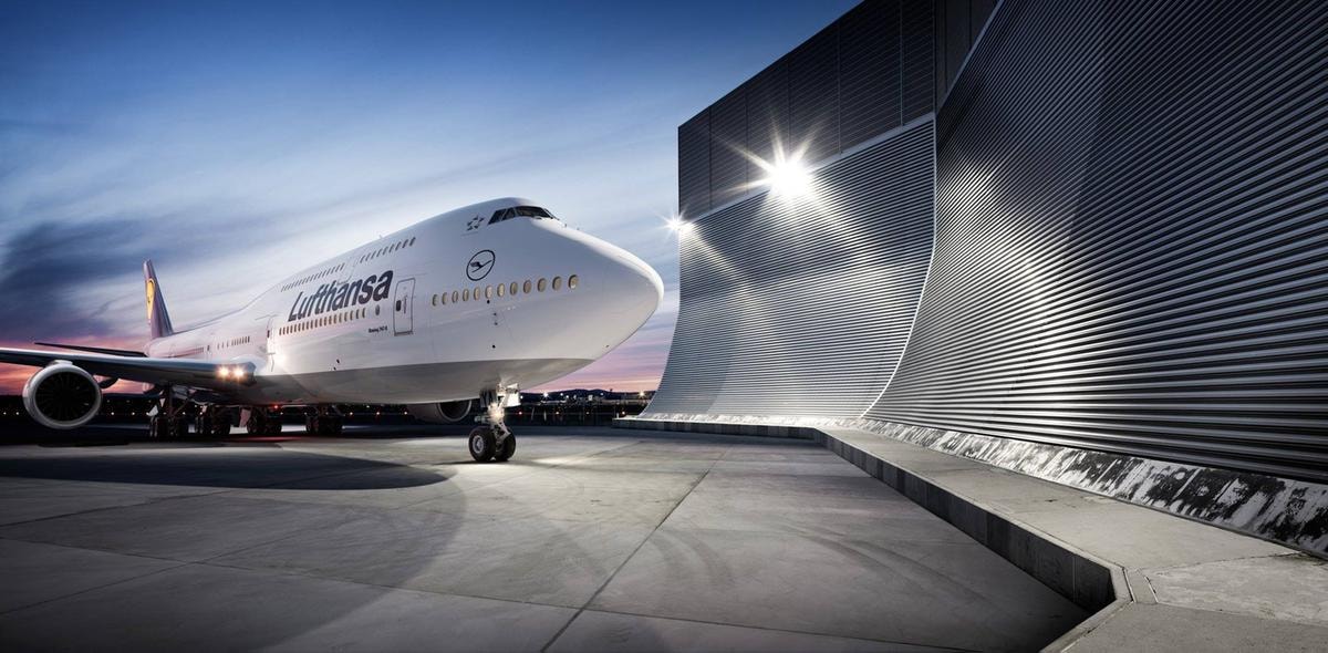 Lufthansa taglierà 4.000 posti di lavoro dopo l’inserimento dell’AI nei piani di ristrutturazione