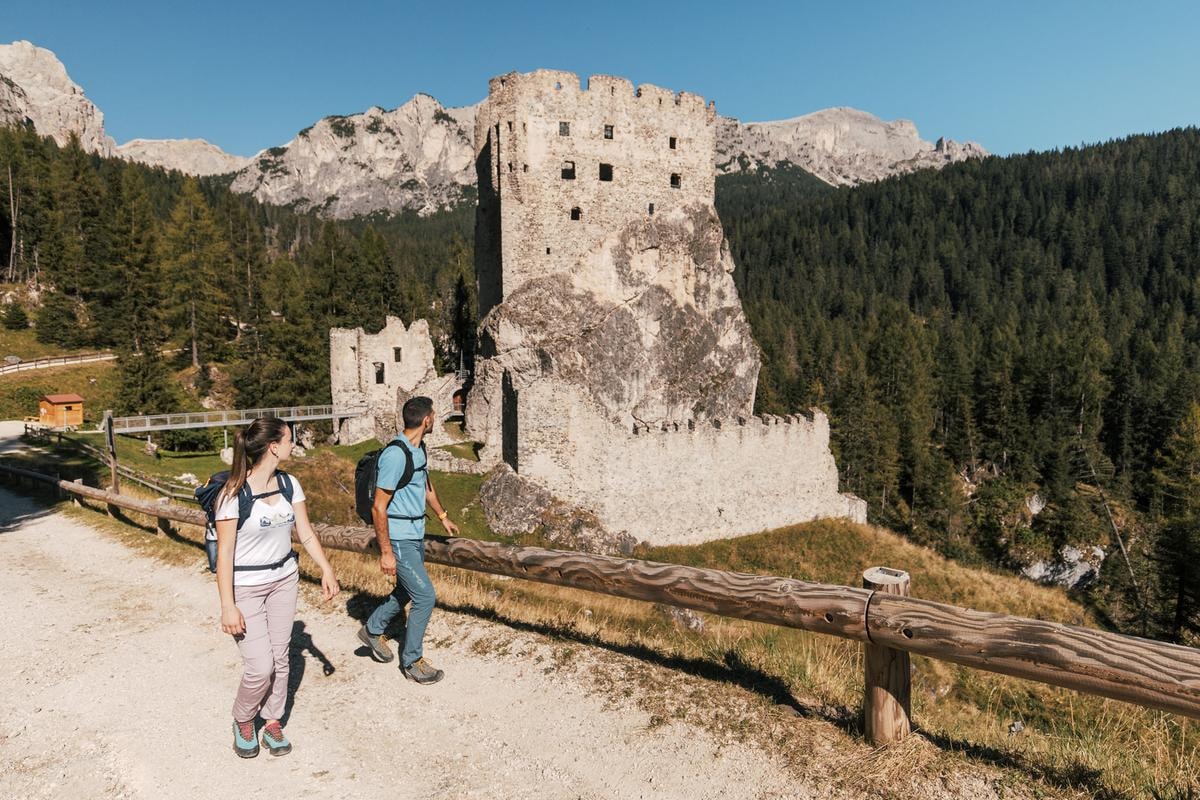 Escursioni, castelli e tradizioni: Arabba è la meraviglia discreta delle Dolomiti