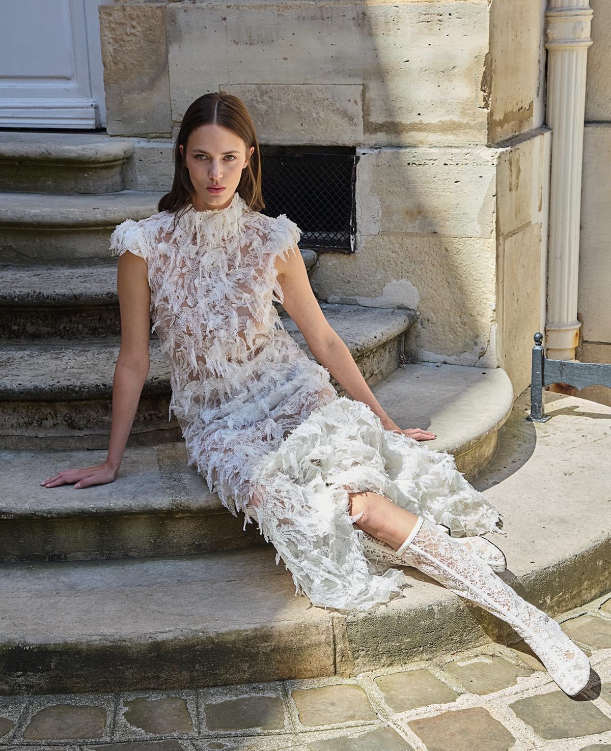 Petali di luce, veli d’eleganza: la couture parla italiano a Parigi