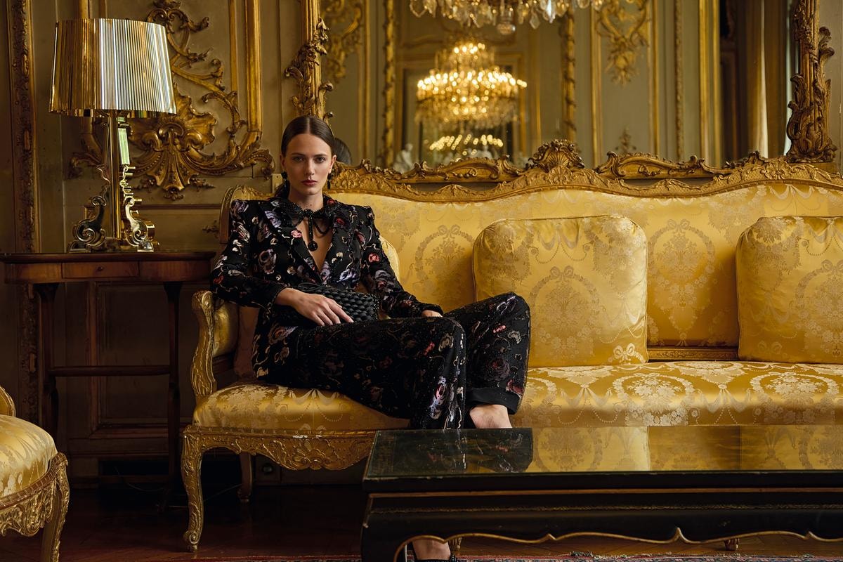 Petali di luce, veli d’eleganza: la couture parla italiano a Parigi