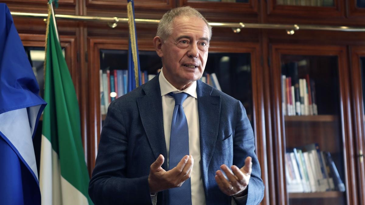 Crisi auto, Italia e Germania unite contro lo stop a benzina e diesel nel 2035. Urso: Merz porterà il tema al Consiglio Europeo