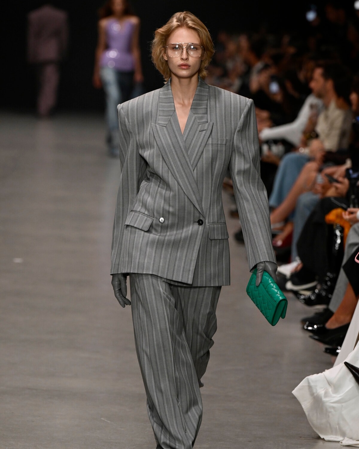 Un look Stella McCartney primavera-estate 2026 (ph Francesc Ten/MFF)