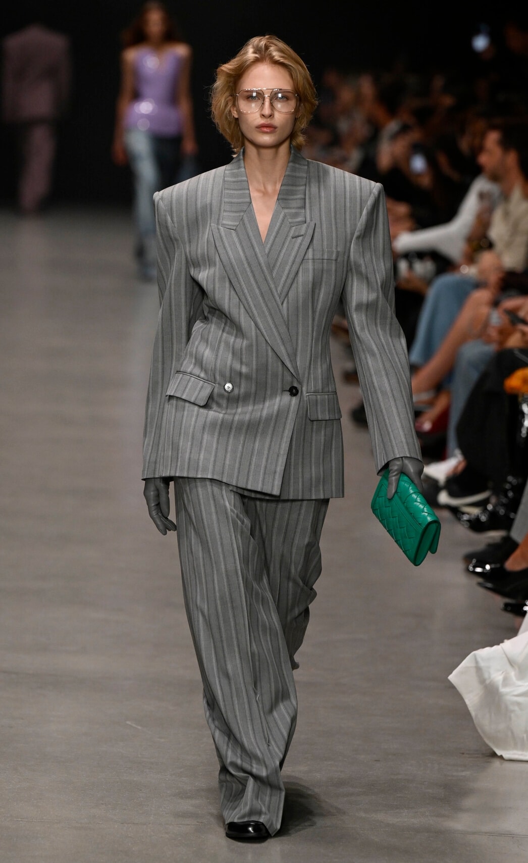 Un look Stella McCartney primavera-estate 2026 (ph Francesc Ten/MFF)