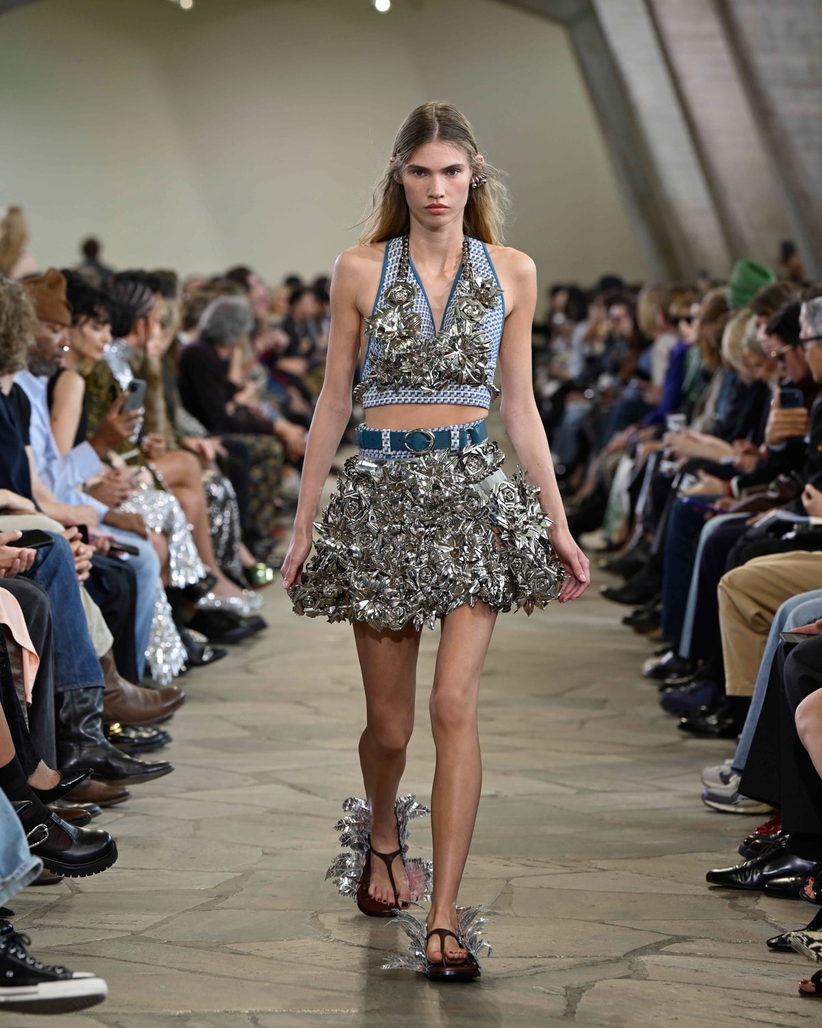 Un look Rabanne spring-summer 2026 (ph Francesc Ten/MFF)