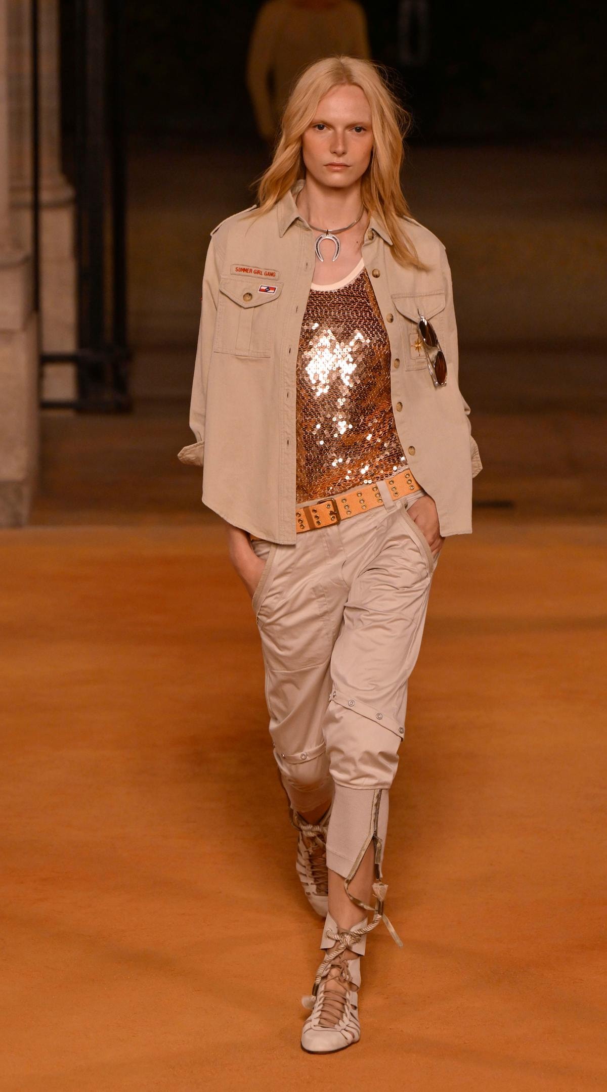 Un look Isabel Marant spring-summer 2026 (ph Francesc Ten/MFF)