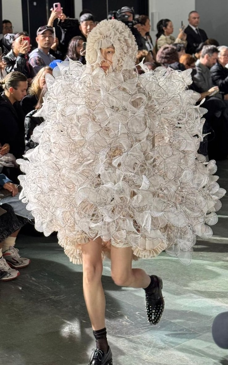 Un look Noir Kei Ninomiya spring-summer 2026 (ph Donato D'Aprile)
