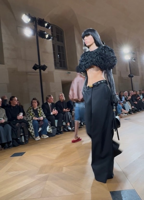 Un look spring-summer 2026 di Balenciaga (ph Stefano Roncato)