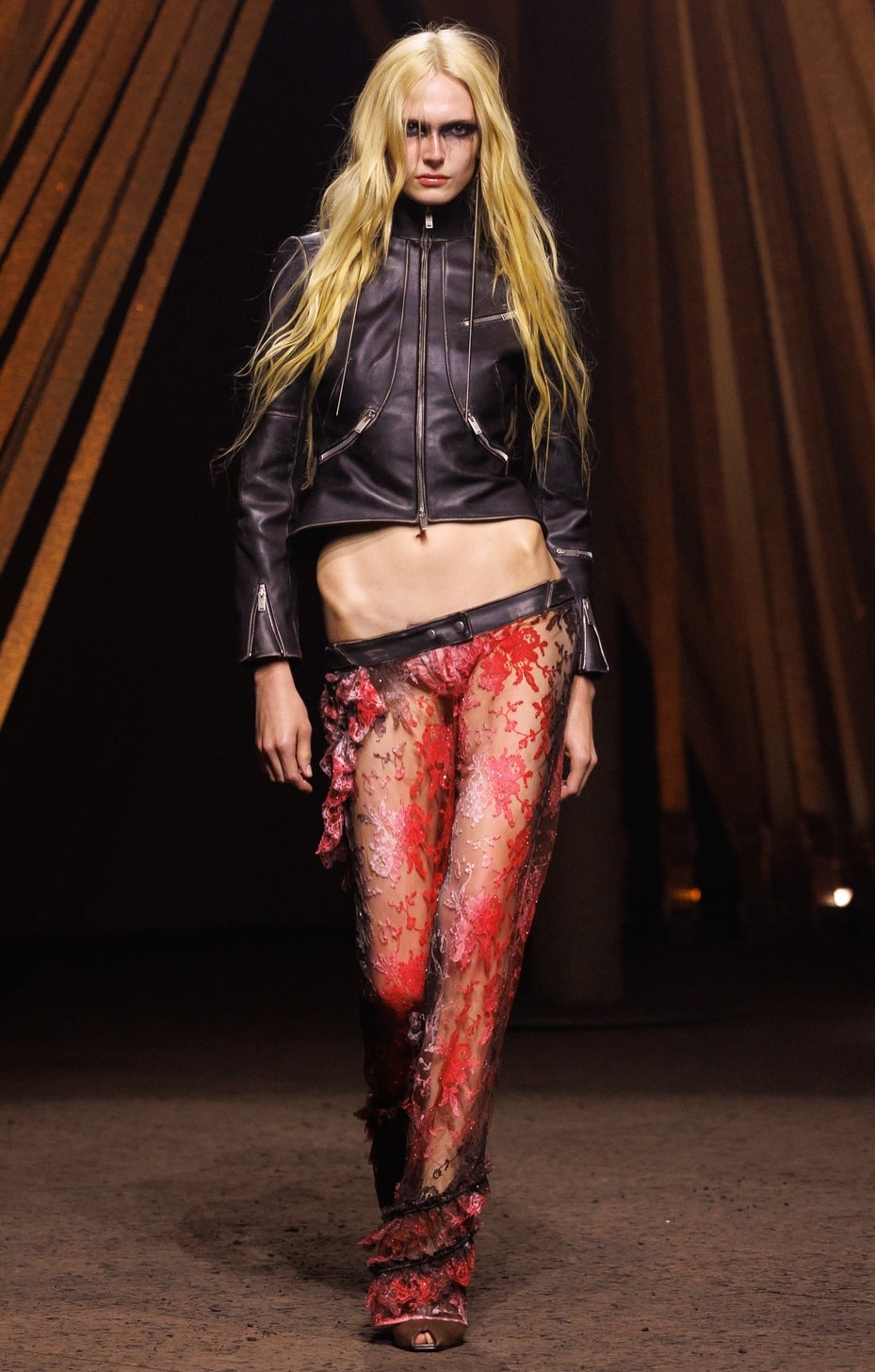 Un look McQueen spring-summer 2026 (courtesy McQueen)