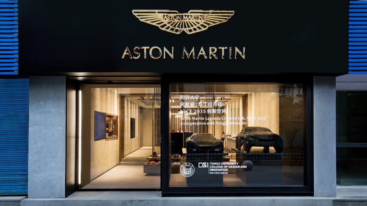 Aston Martin rivede al ribasso le stime 2025 e cade sul listino di Londra: taglio dei volumi e stop alla generazione di cassa