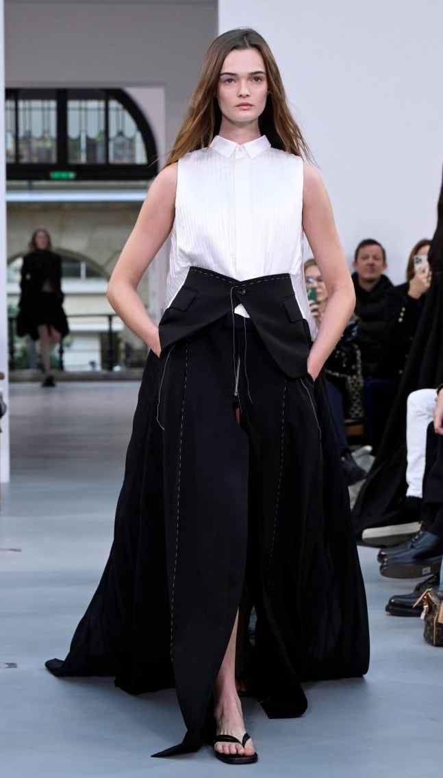 Un look Sacai spring-summer 2026 (ph Francesc Ten/MFF)
