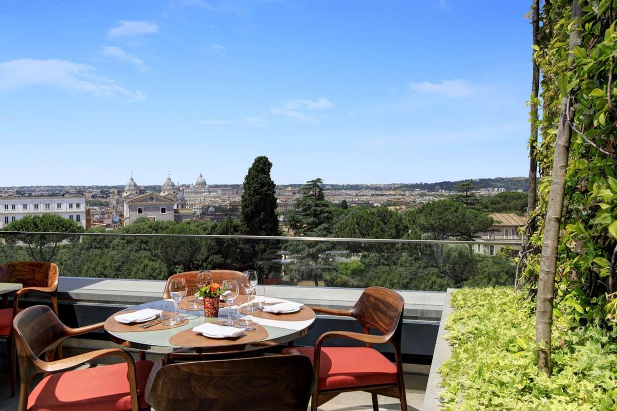 Le 10 più belle terrazze di Roma per un aperitivo o una cena
