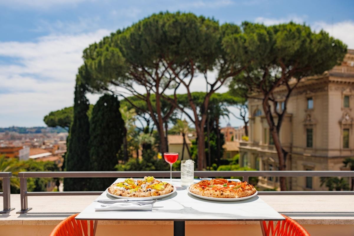 Le 10 più belle terrazze di Roma per un aperitivo o una cena