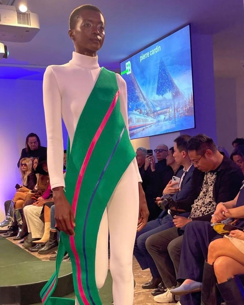 Un look Pierre Cardin primavera-estate 2026 (foto Silvia Manzoni)