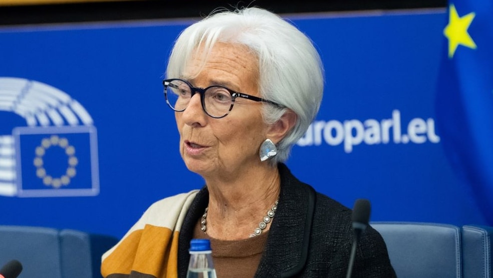Christine Lagarde (Bce): l’Eurozona paga il conto della turbolenza sul dollaro, ora l’euro deve diventare davvero globale