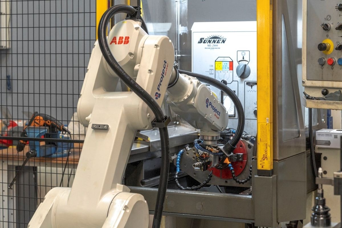 ABB vende la divisione robotica a SoftBank per un prezzo record: 4,3 miliardi di franchi. Citi conferma buy