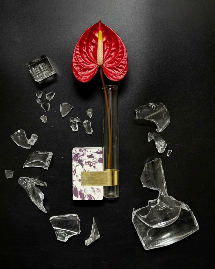 Il vaso Releaf nato dagli scarti raccolti attraverso l’iniziativa Il lusso più sostenibile (courtesy Ethos profumerie)