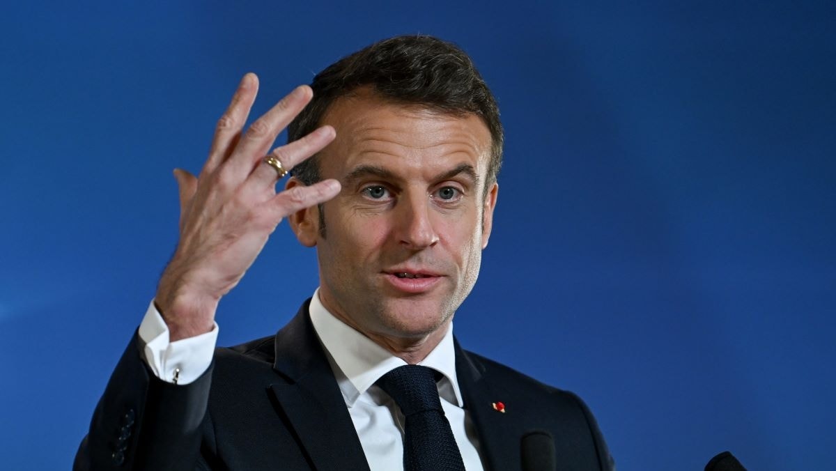 Francia in crisi, Macron ha 48 ore per scegliere il nuovo premier. Investitori esteri pronti a uscire dagli Oat: i rischi per l’Europa