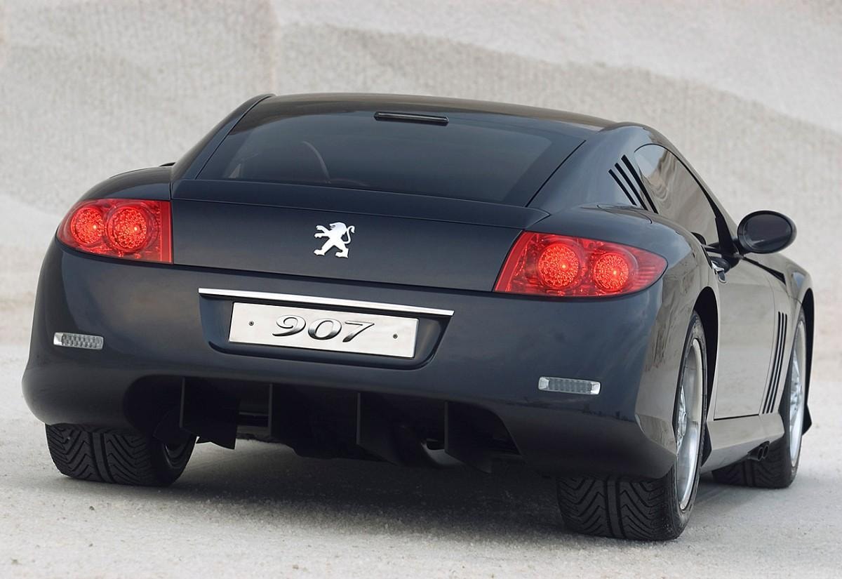 Peugeot 907, la supercar mancata: V12 e 357 km/h di pura eleganza
