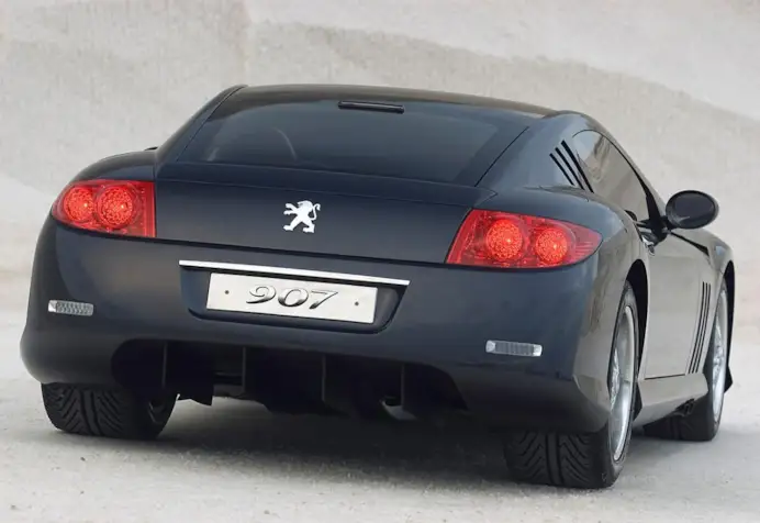 Peugeot 907, la supercar mancata: V12 e 357 km/h di pura eleganza