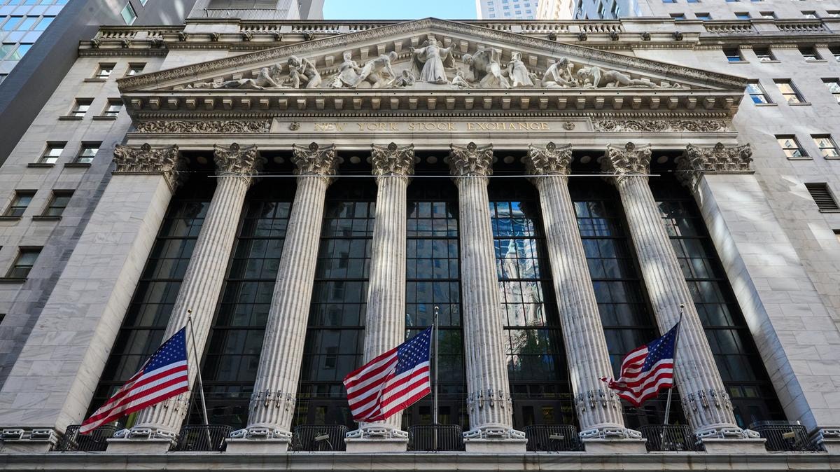 La diretta da Wall Street | Le borse Usa chiudono scosse dalle dichiarazioni di Trump: Nasdaq -3,6%, S&amp;P 500 -2,7% e Dow Jones -1,9%