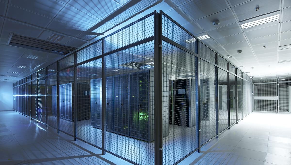 AI, la rincorsa dei data center: ecco perché soddisfare la domanda non è possibile secondo gli esperti 