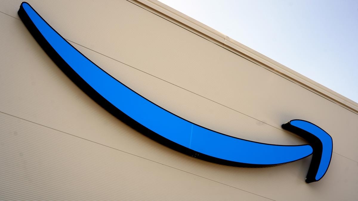 Amazon Web Services in down, in tilt app e siti in tutto il mondo: cosa succede al sistema di Jeff Bezos