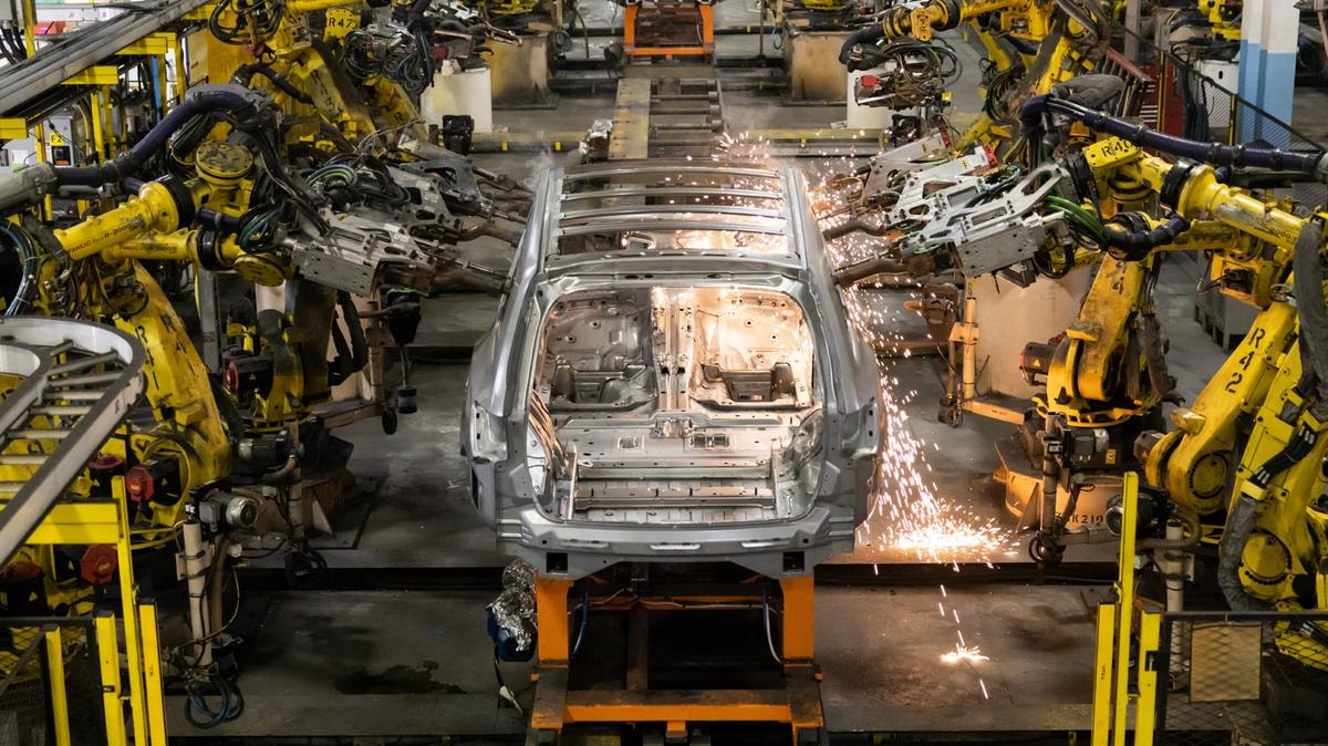 Auto, la crisi delle forniture si allarga: Ford, Jeep e Gm costrette a fermare le produzioni negli Usa