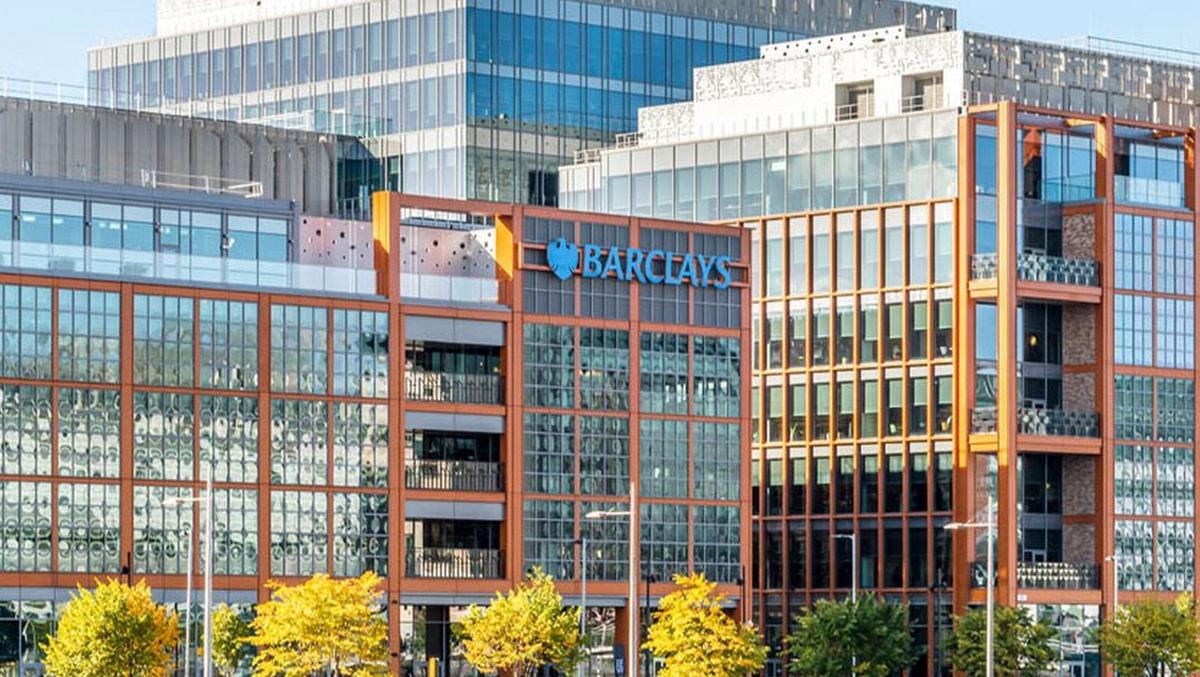 Barclays, i ricavi balzano del 9% a 7,2 miliardi nel trimestre. Focus del mercato sul piano di buyback: titolo in rialzo a Londra