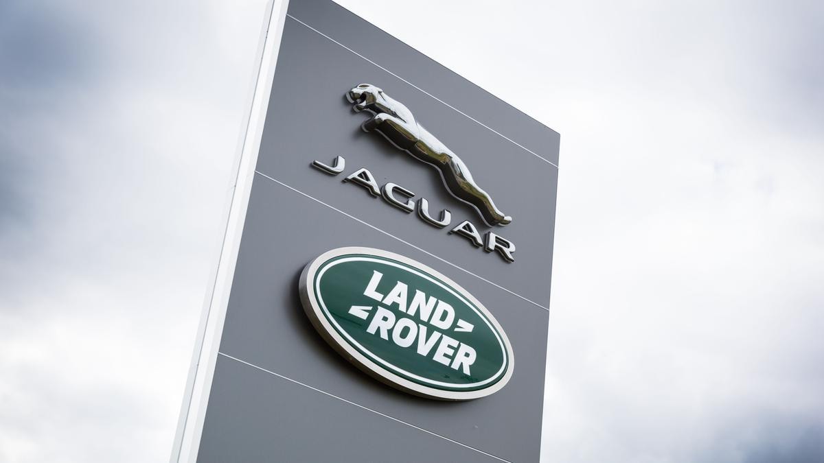 Jaguar Land Rover, il cyberattacco di agosto ha creato danni per 2,5 miliardi di dollari all’economia del Regno Unito