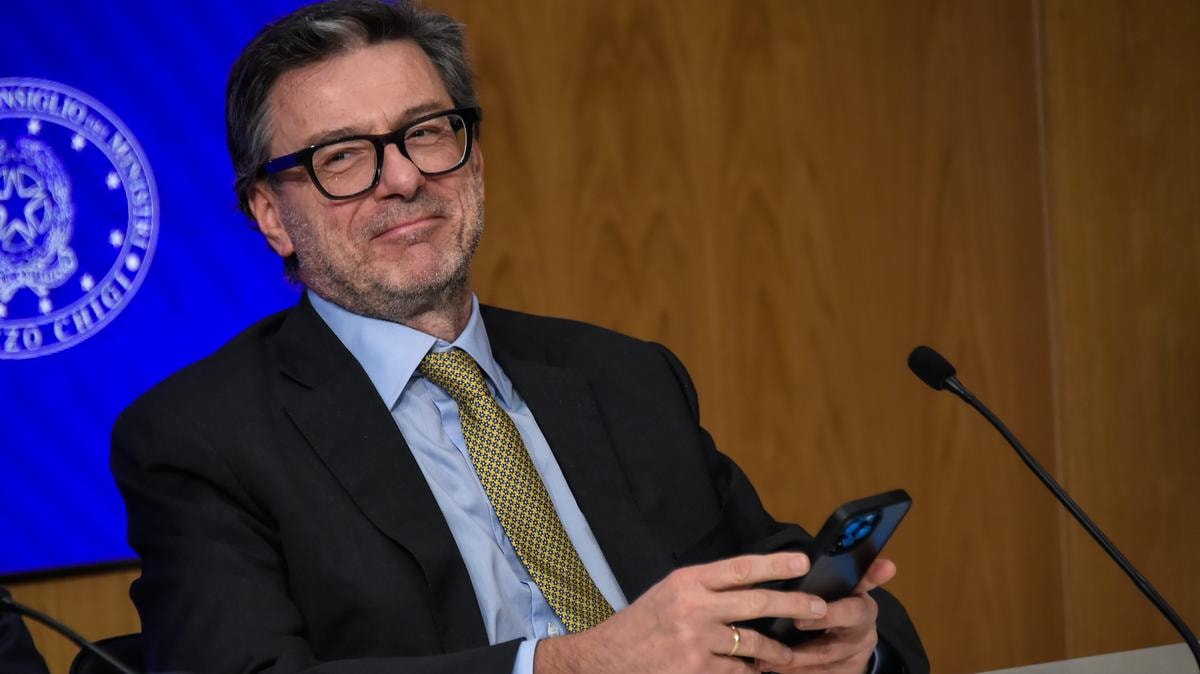 Manovra, aliquota al 26% sugli affitti brevi se affidati alle agenzie o ai portali. Ecco le misure nel testo bollinato