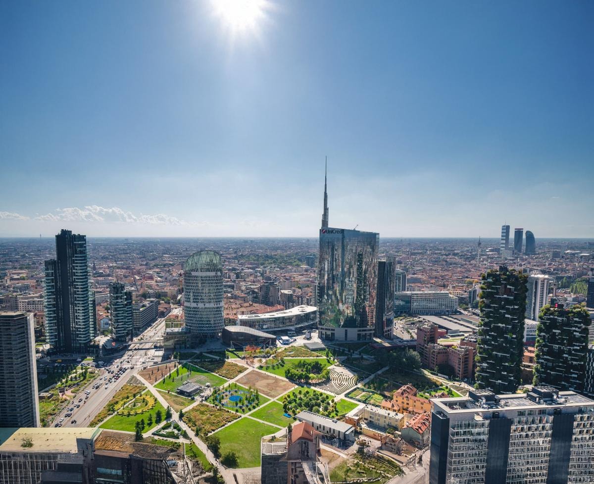 Un'immagine dello skyline di Milano (ph Imagoeconomica)