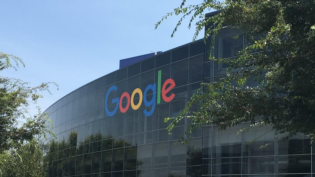 Perché il browser ChatGPT Atlas non è un pericolo per Google (e il mercato l’ha capito)