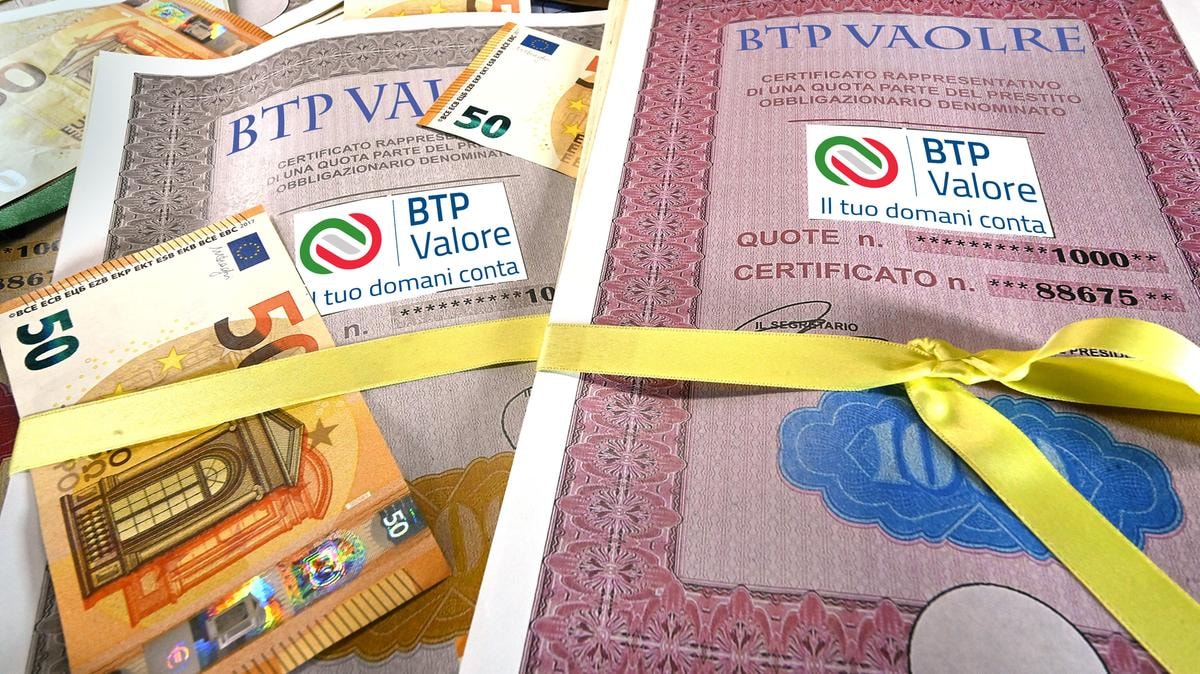 Btp Valore, arriva un maxi-ordine da 17,7 milioni. Ecco quanto intascherà ogni tre mesi il Paperone