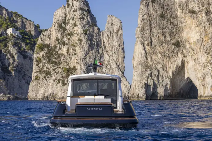 Ispirazione lobster per la nuova barca di Piloda Yachting