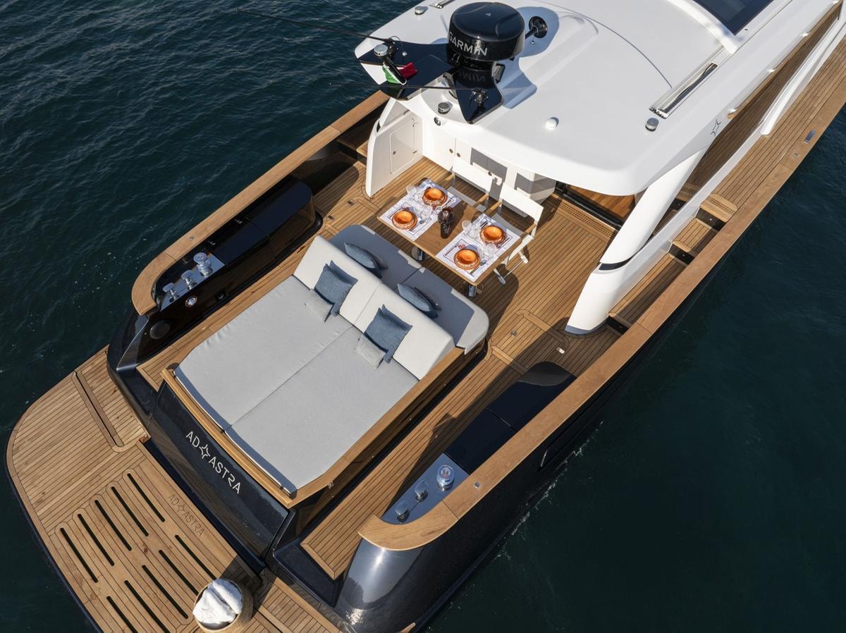 Ispirazione lobster per la nuova barca di Piloda Yachting